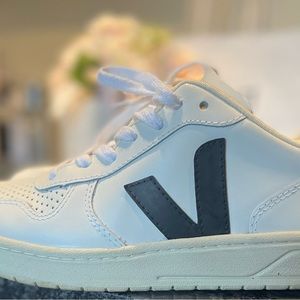 Veja sneakers size US7